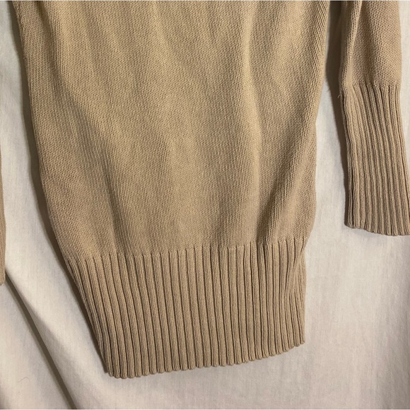 Woman’s Turtle Neck Sweater size Med. - Picture 3 of 8
